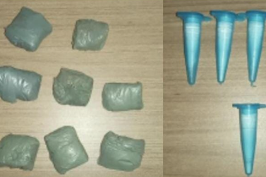 Homem &eacute; preso por tr&aacute;fico e com celular trocado por drogas