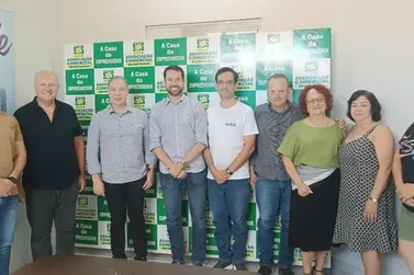 ACI de Buritama apresenta servi&ccedil;os ao prefeito em encontro com diretoria