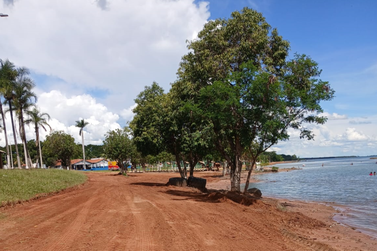 Setores municipais iniciam manuten&ccedil;&atilde;o integrada na Prainha de Buritama