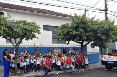 Alunos recebem orienta&ccedil;&otilde;es da Base Comunit&aacute;ria de Bombeiros