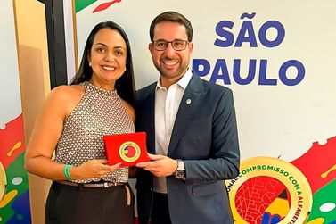 Dr. Tiago e Larissa Medrado recebem selo nacional em Bras&iacute;lia