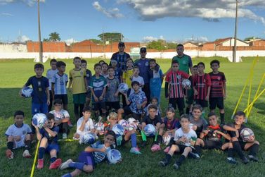 Departamento de Esportes adquire novos materiais esportivos para escolinha de futebol