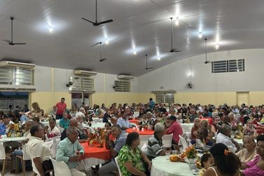 Turi&uacute;ba promove jantar de P&aacute;scoa para grupo da melhor idade