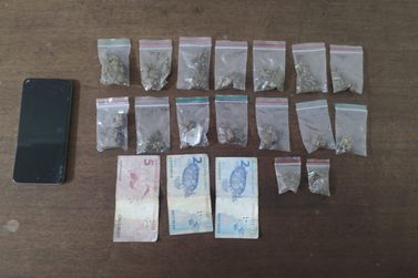 Pol&iacute;cia Militar apreende drogas e motocicleta adulterada em Buritama