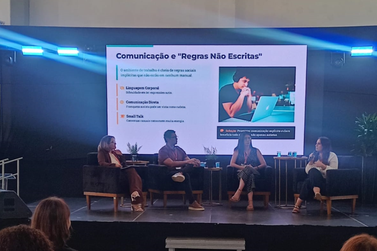 Profissionais da educa&ccedil;&atilde;o participam de forma&ccedil;&atilde;o sobre autismo na Unifev