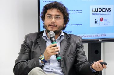 Muito al&eacute;m do futebol: a Copa como arena global de disputas