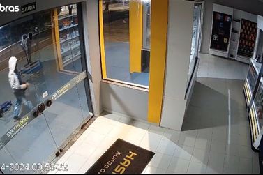 Vídeo: loja de celulares em Caarapó é furtada durante a madrugada
