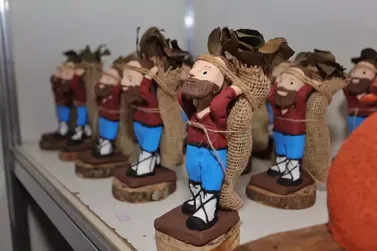 De Caarap&oacute;, artista resgata hist&oacute;ria da erva-mate no artesanato