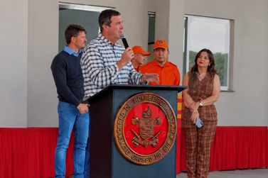 Governador entrega quartel e assina constru&ccedil;&atilde;o de 80 casas em Itaquira&iacute;