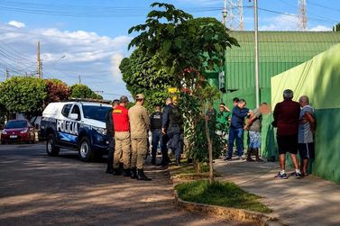Homem armado com faca tenta puxar crian&ccedil;as na entrada de escola em MS e acaba preso