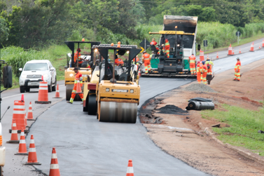 Obras provocam desvios e sistema pare-e-siga em v&aacute;rios trechos da BR-163