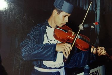 Ap&oacute;s declara&ccedil;&atilde;o em  rede social, aluno e professora se reencontram ap&oacute;s 22 anos