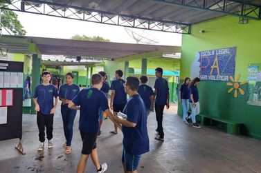 Governo pro&iacute;be ambulantes dentro das escolas da rede estadual de MS