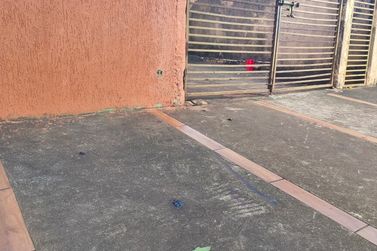 Homem morre em cal&ccedil;ada ao ser golpeado na cabe&ccedil;a pelo atual marido da ex