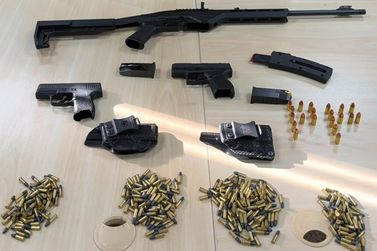 PF apreende fuzil, pistolas e 300 muni&ccedil;&otilde;es em opera&ccedil;&atilde;o contra fraude de CAC em MS