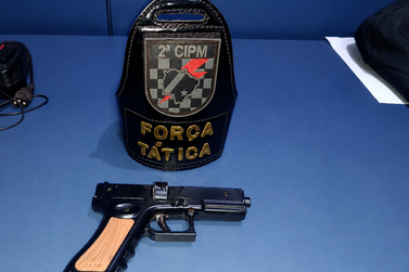 Suspeito &eacute; detido com simulacro ap&oacute;s den&uacute;ncias de dire&ccedil;&atilde;o perigosa em Caarap&oacute;