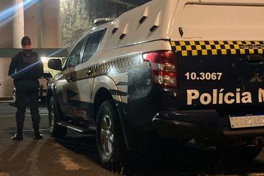 Jovem suspeita de amea&ccedil;ar vizinhos com faca e brigar com tia &eacute; detida pela PM 