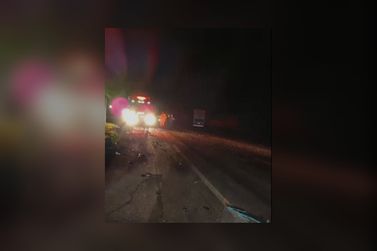 Motorista morre ap&oacute;s ser arremessado de carro em batida com caminh&atilde;o na BR-060