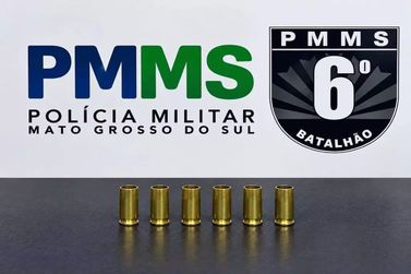Rapaz morre ap&oacute;s ser atra&iacute;do ao port&atilde;o por dupla armada em Mato Grosso do Sul