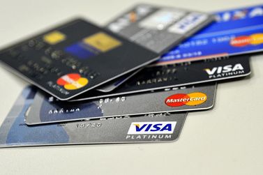 Cartão eletrônico de banco é encontrado na avenida Adélia