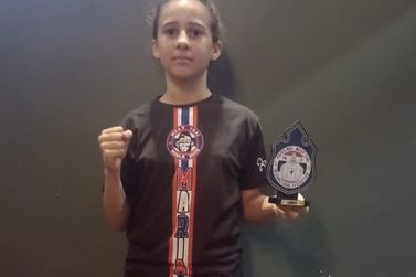 Promessa do Muay Thai: Andressa Souza, de 10 Anos, conquista seu primeiro troféu
