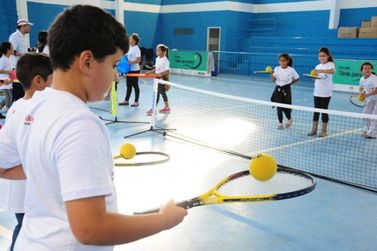 Inscrições gratuitas para aulas de tênis em Cabreúva