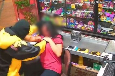 Mulher é atacada e esfaqueada por ex-marido em mercado 