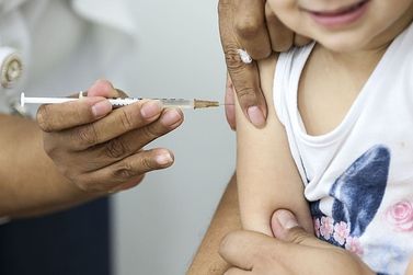 Campanha de vacinação contra a dengue para crianças 10 a 14 anos em Cabreúva