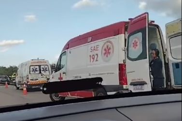 Tr&acirc;nsito fica lento no Jacar&eacute; ap&oacute;s colis&atilde;o entre ve&iacute;culos