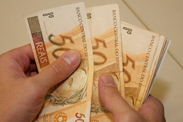 Primeira parcela do 13&ordm; sal&aacute;rio deve ser paga at&eacute; sexta-feira (29) em Cabre&uacute;va