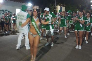 Com 40 anos de tradi&ccedil;&atilde;o, Barriga Verde desfila no &uacute;ltimo dia do Carnabre&uacute;va
