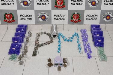 Mega apreens&atilde;o: Pol&iacute;cia Militar encontra arsenal de drogas no Novo Bonfim