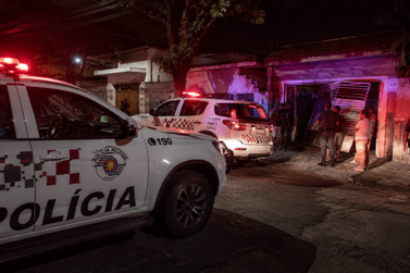 Mulher chama a PM contra companheiro, mas muda de ideia e tenta impedir pris&atilde;o