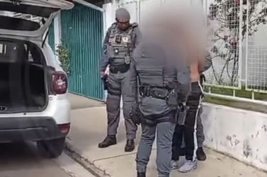     Homem &eacute; preso tentando arrombar ag&ecirc;ncia do INSS no bairro Jacar&eacute;