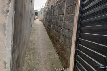 Terreno &agrave; venda - 200m&sup2; - Jardim Fazendinha Real (Vilarejo)