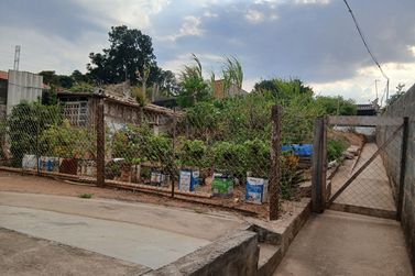 Terreno &agrave; venda - 200m&sup2; - Jardim Fazendinha Real (Vilarejo)