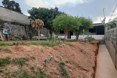 Terreno &agrave; venda - 200m&sup2; - Jardim Fazendinha Real (Vilarejo)