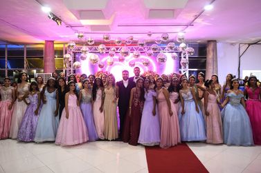 1º Baile de Debutantes da Prefeitura realiza a tão sonhada festa para 41 meninas
