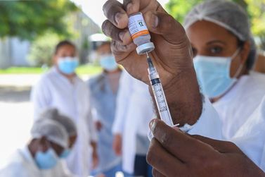 Campos mantém três polos de vacinação durante este final de semana 