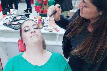 Instituto Mix de Campos Novos está com vagas abertas para o curso de maquiagem