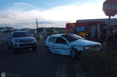 Colisão entre dois veículos deixa ferido em Campos Novos.