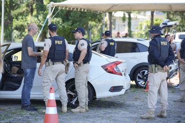 Carnaval em SC ter&aacute; refor&ccedil;o hist&oacute;rico da PRF nas rodovias federais