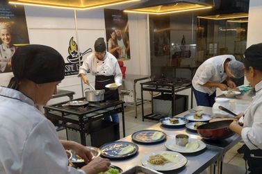 Desafio culin&aacute;rio movimenta alunos de gastronomia em Canoinhas