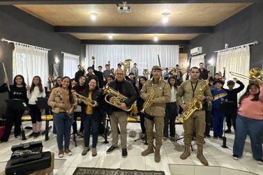 Banda Novos Talentos recebe novos instrumentos em Canoinhas