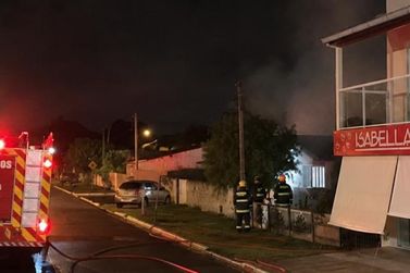 Filho teria colocado fogo na pr&oacute;pria casa antes de fugir em Tr&ecirc;s Barras