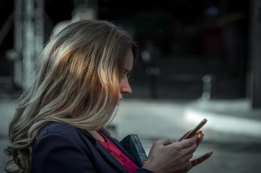 Mulher ter&aacute; que pagar R$ 7 mil ap&oacute;s ataques contra namorada do ex