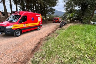 Acidente em estrada do interior deixa tr&ecirc;s jovens feridas em Irine&oacute;polis