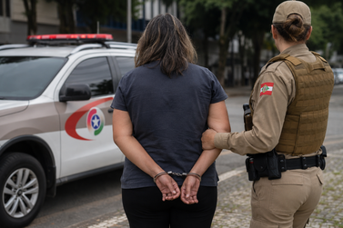 Mulher com mandado por tr&aacute;fico &eacute; presa em Monte Castelo