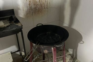 Moradores controlam princ&iacute;pio de inc&ecirc;ndio antes da chegada dos bombeiros