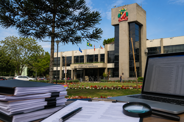 Opera&ccedil;&atilde;o Gaiola Digital do Gaeco cruza contratos das gest&otilde;es Beto Passos e Juliana Maciel